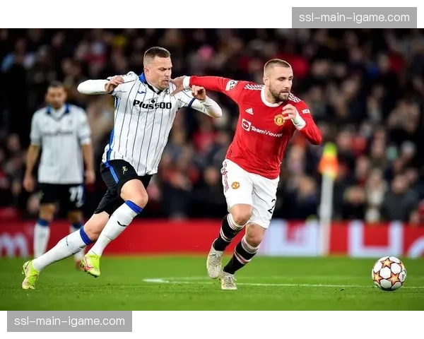 即时：西汉姆联vs阿斯顿维拉，半场比分0-0，两队均以谨慎的防守试探为主