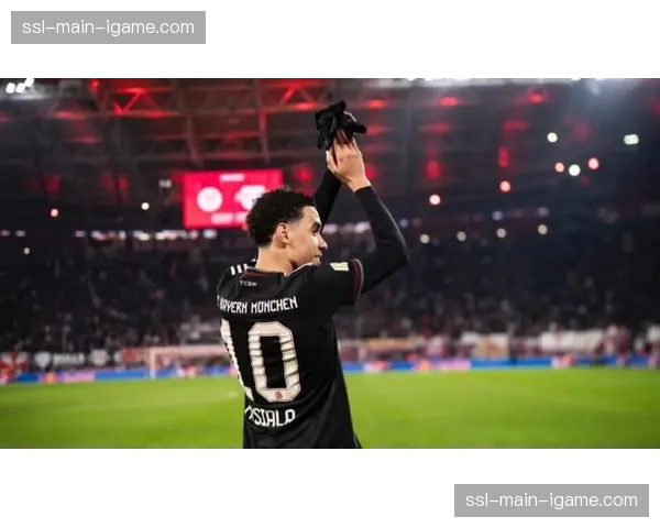 穆西亚拉半场被换下，球员透露为计划性轮换