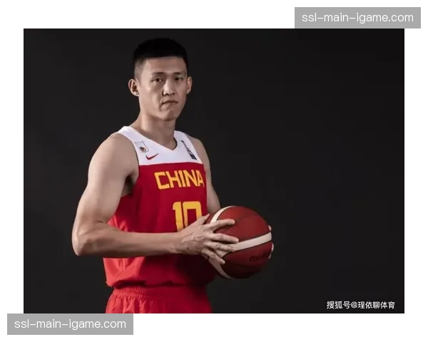 老将周鹏赛后绕场致谢，疑似告别广东队